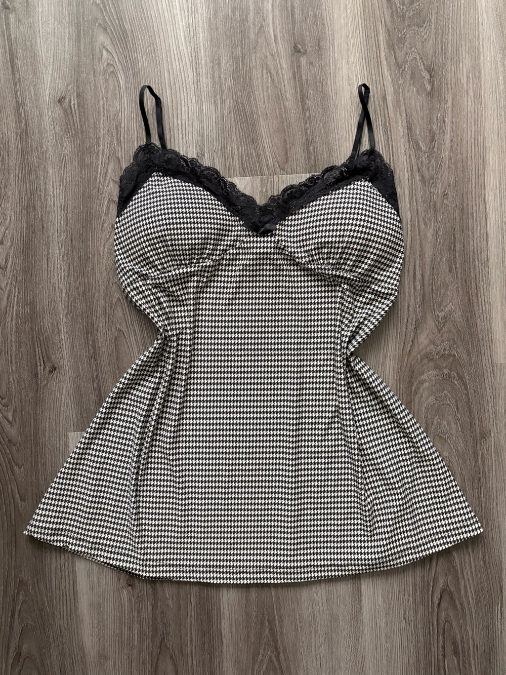 Vintage Made in USA Sirens Black & White Lace-Trim Camisole